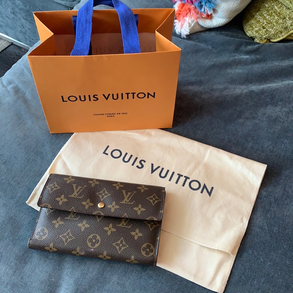 Louis Vuitton : Pochette Passport